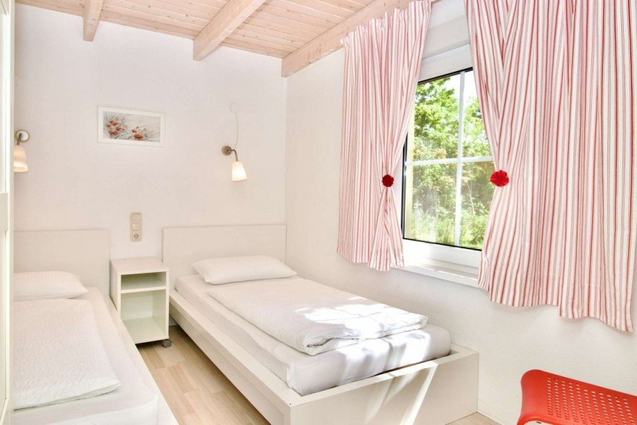 Schlafzimmer 2 Bungalow Dranske