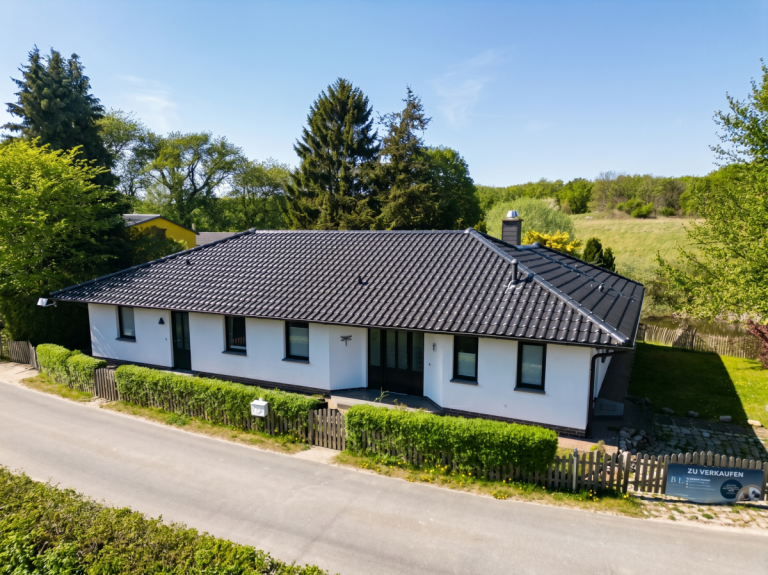 Titelbild Lohme Haus Exklusives Wohnhaus im Bungalowstil am Nationalpark Jasmund